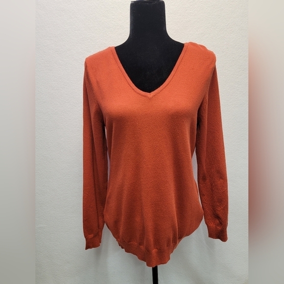 Love Ellie Mia Back Detail V-Neck Sweater Burnt Orange Women's Size Medium - Picture 10 of 11
